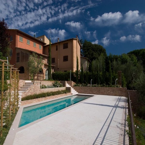 piscina pietra rosa prun