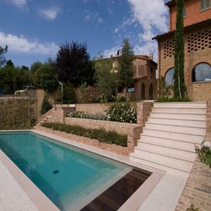 piscina pietra rosa prun