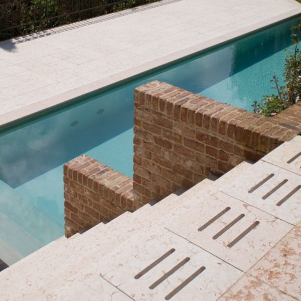 piscina pietra rosa prun