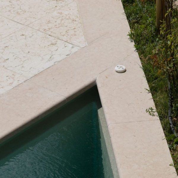 piscina pietra rosa prun