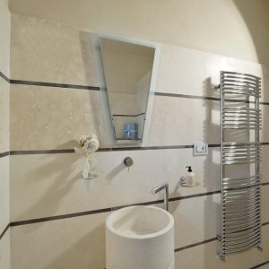 white travertine bathroom