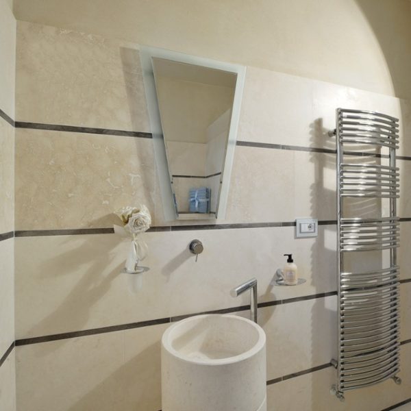 white travertine bathroom