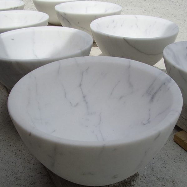 bathroom sink in white calacatta marble