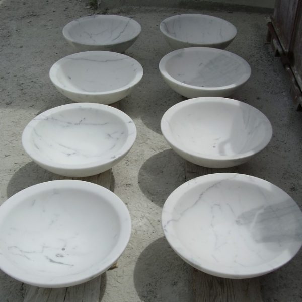 bathroom sink in white calacatta marble
