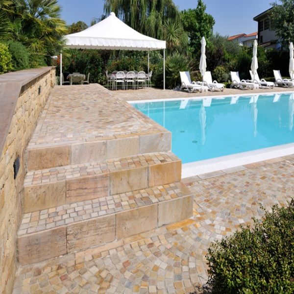 piscina quarzite brasiliana gialla