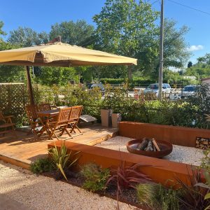 Barbecue e panchine in Cor-Ten