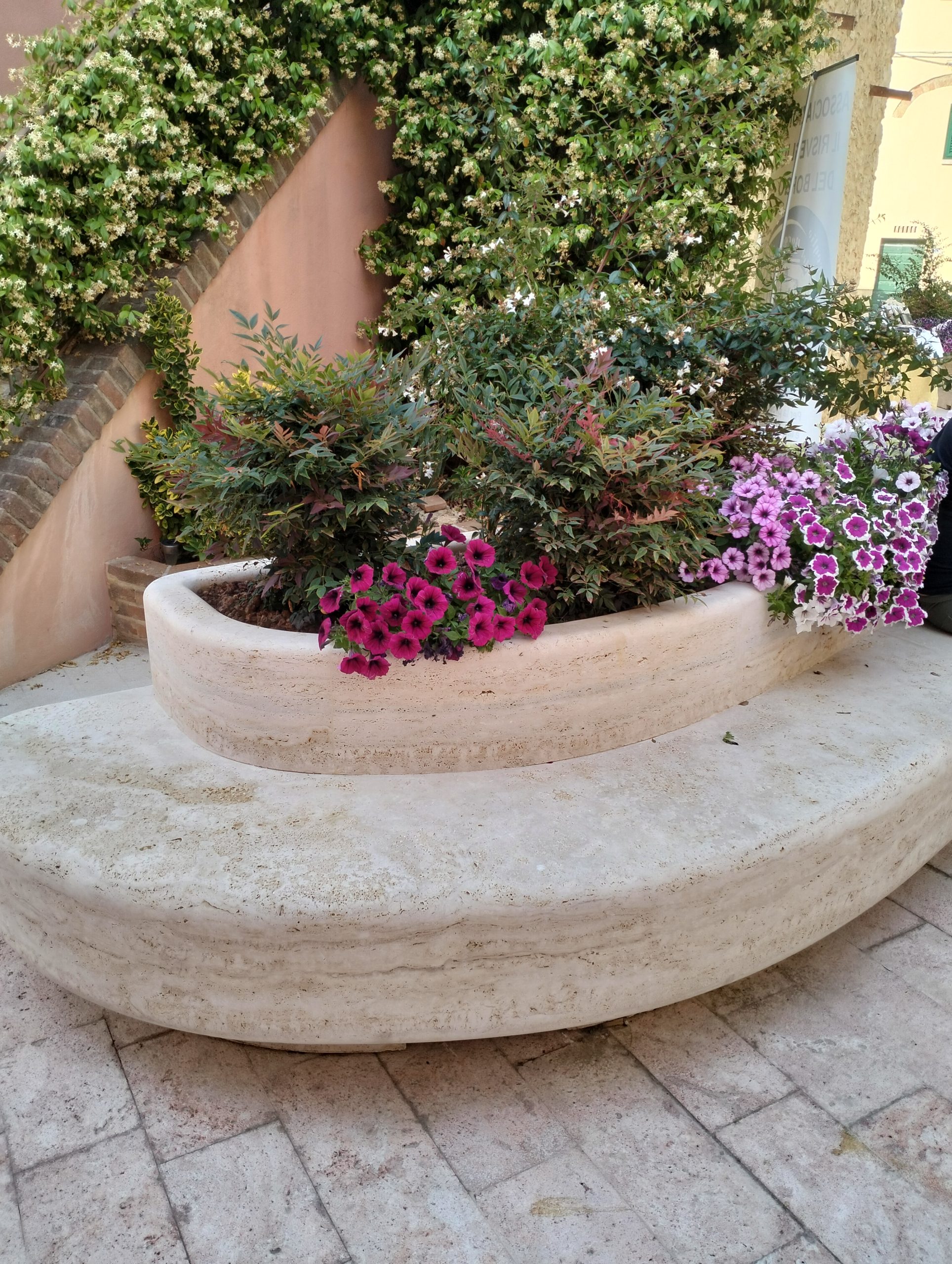 panchina in travertino